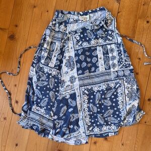 Elegant Patchwork Midi Skirt in Navy and White